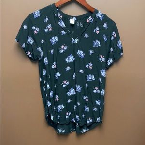 Black blouse with floral print. Old Navy M. NWOT